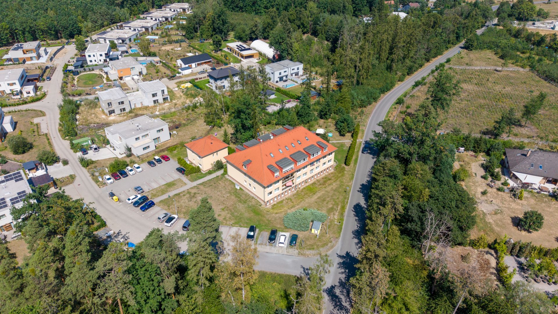 Prodej bytu 3 kk, parkovací stání a sklep - Unhošť Čeperka