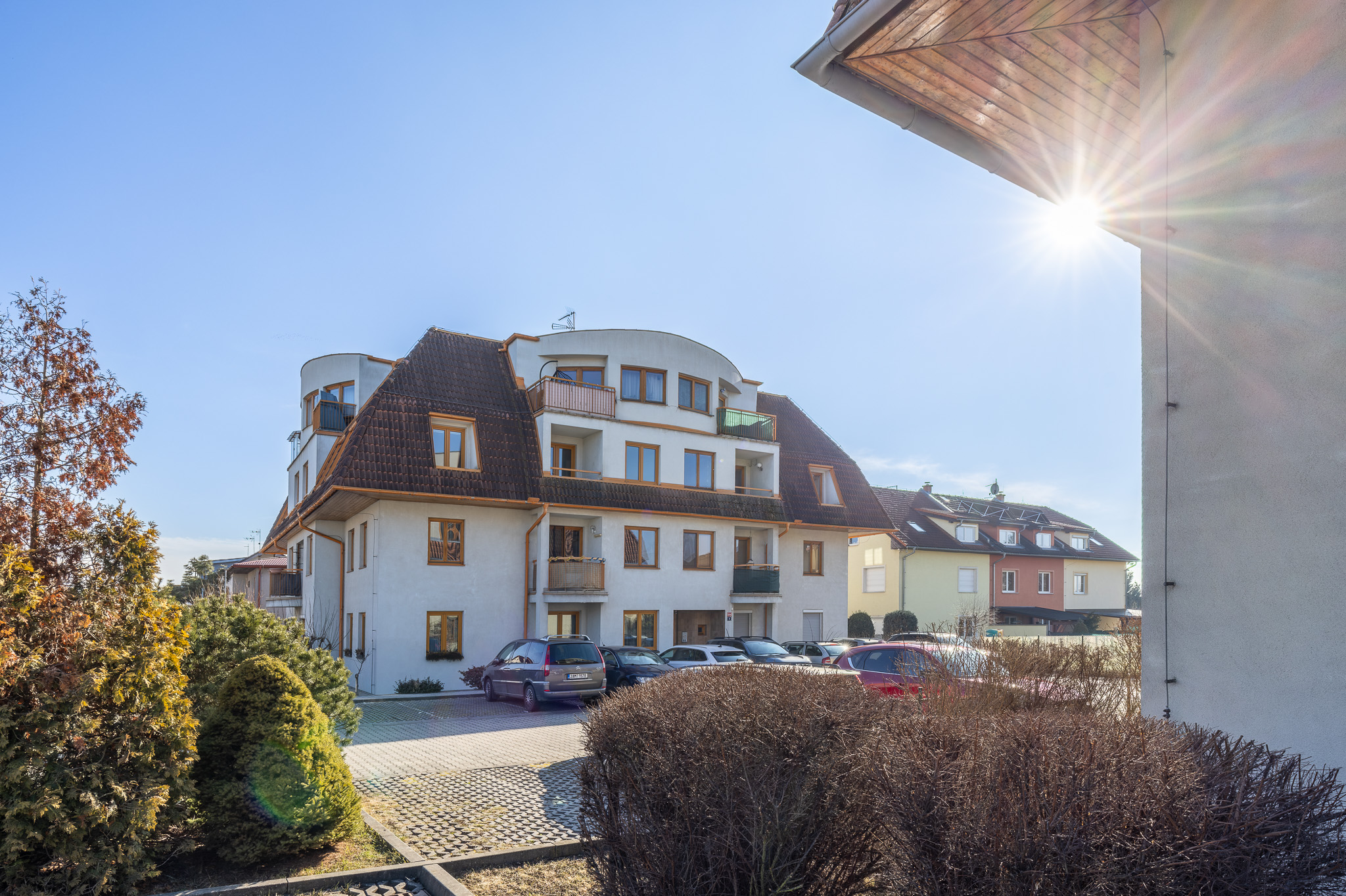 Prodej bytu 3kk s dvěma balkony a parkovacím místem v osobním vlastnictví 74 m², Rudná u Prahy